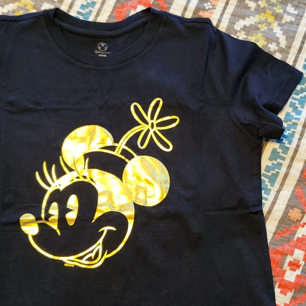 Woman's Minnie Mouse tee shirt